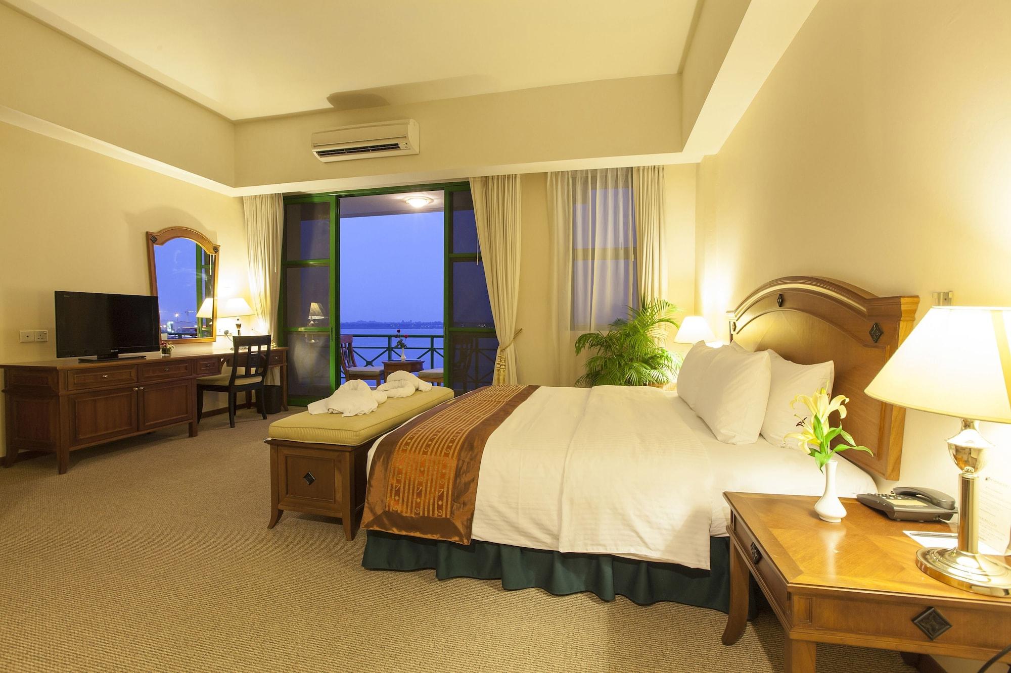 Himawari Hotel Apartments Phnom Penh Dış mekan fotoğraf