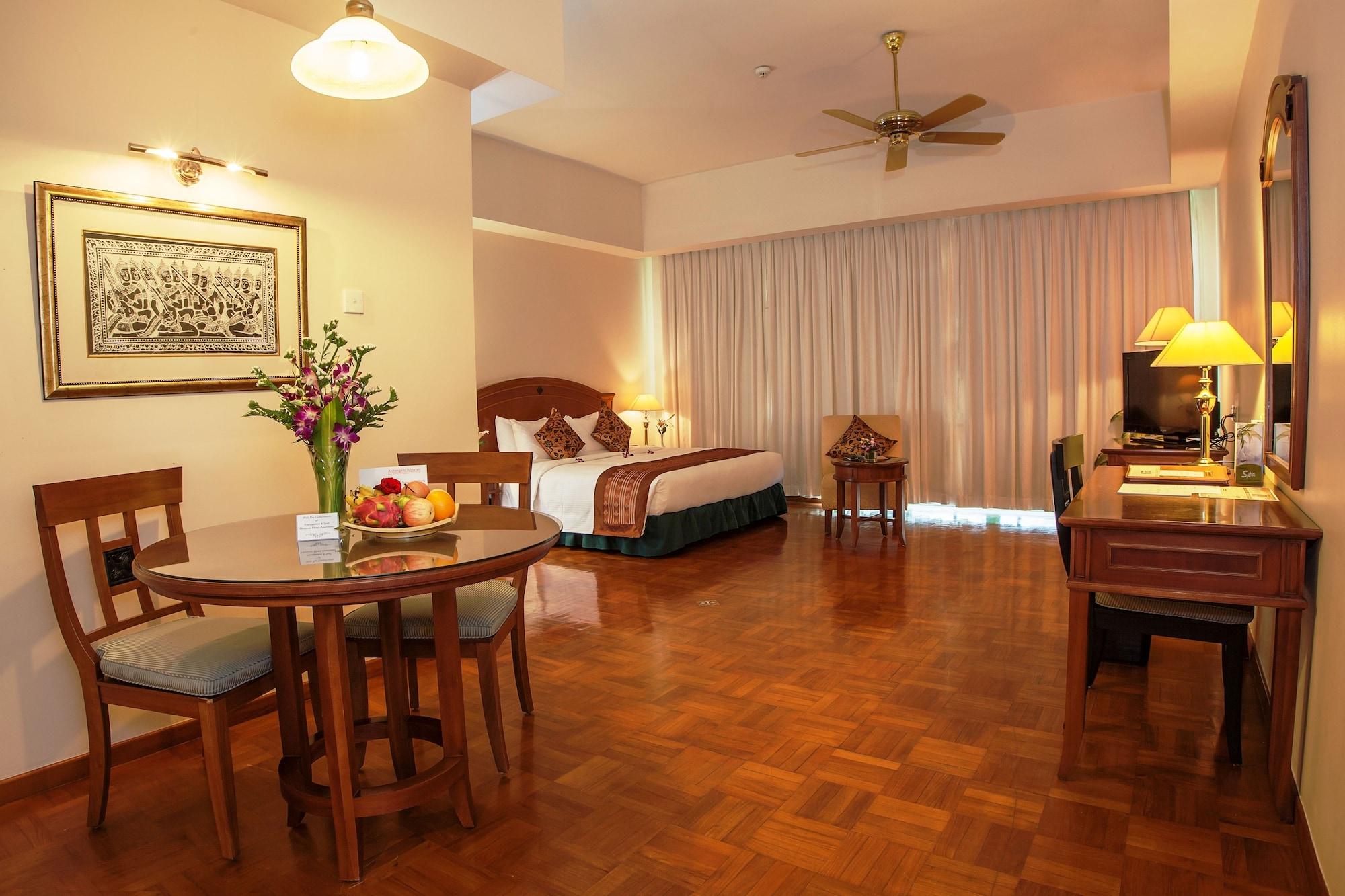 Himawari Hotel Apartments Phnom Penh Dış mekan fotoğraf