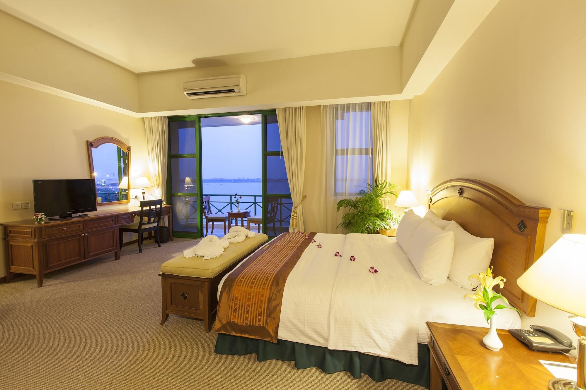 Himawari Hotel Apartments Phnom Penh Dış mekan fotoğraf
