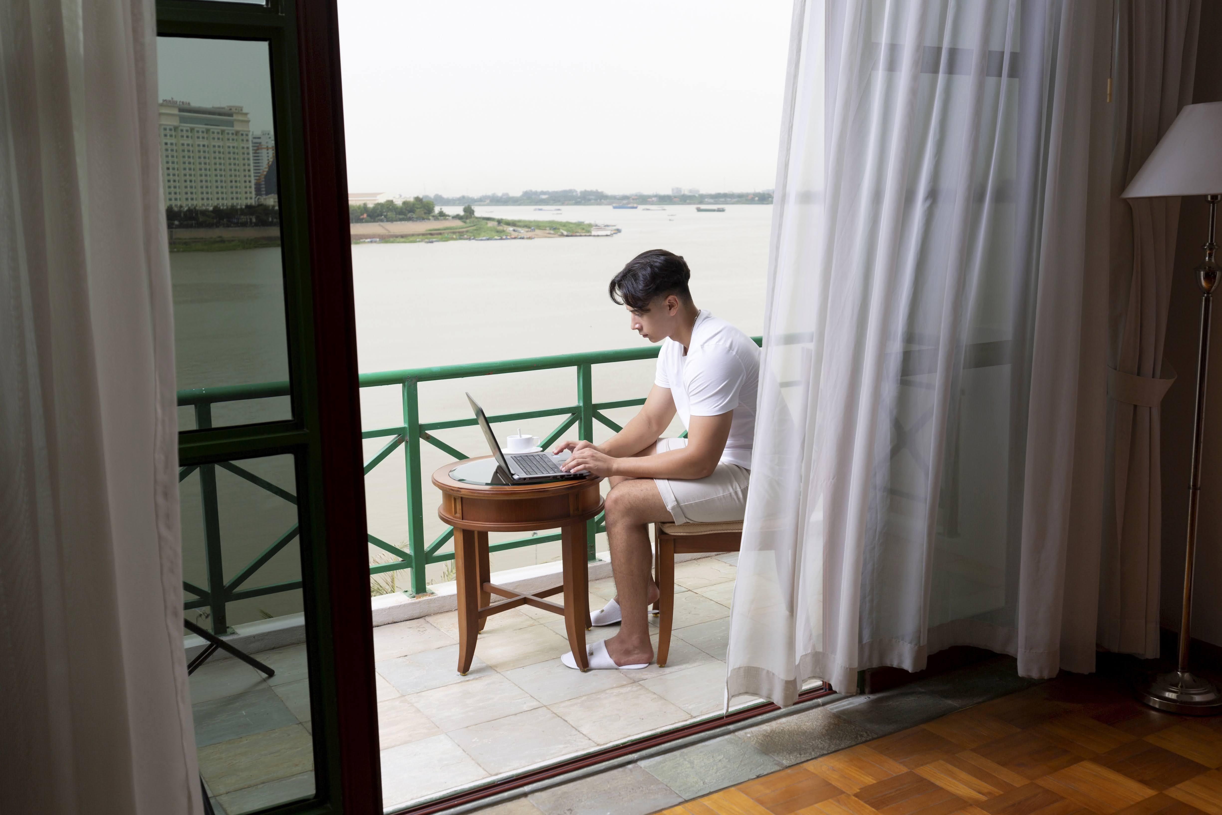 Himawari Hotel Apartments Phnom Penh Dış mekan fotoğraf