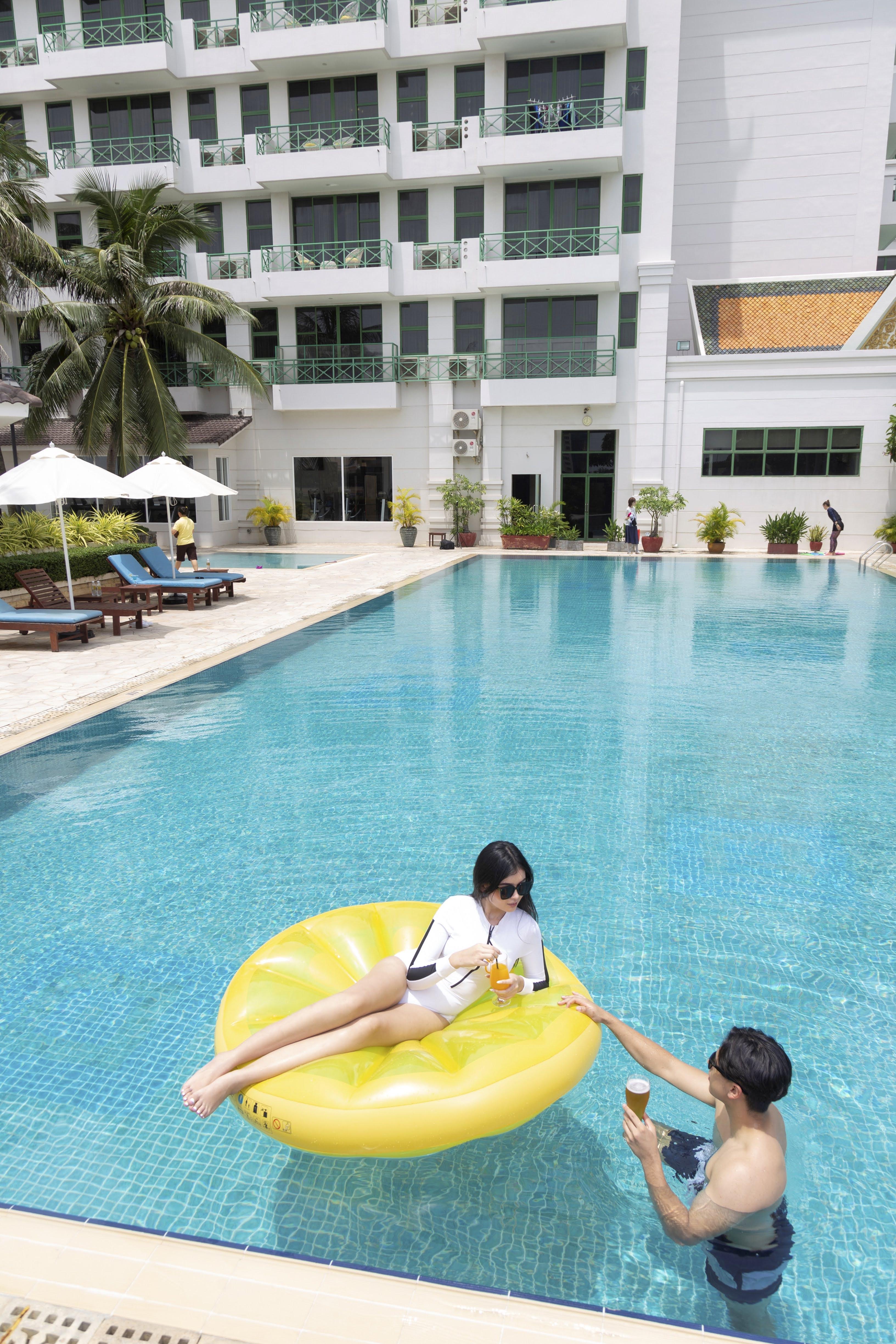 Himawari Hotel Apartments Phnom Penh Dış mekan fotoğraf
