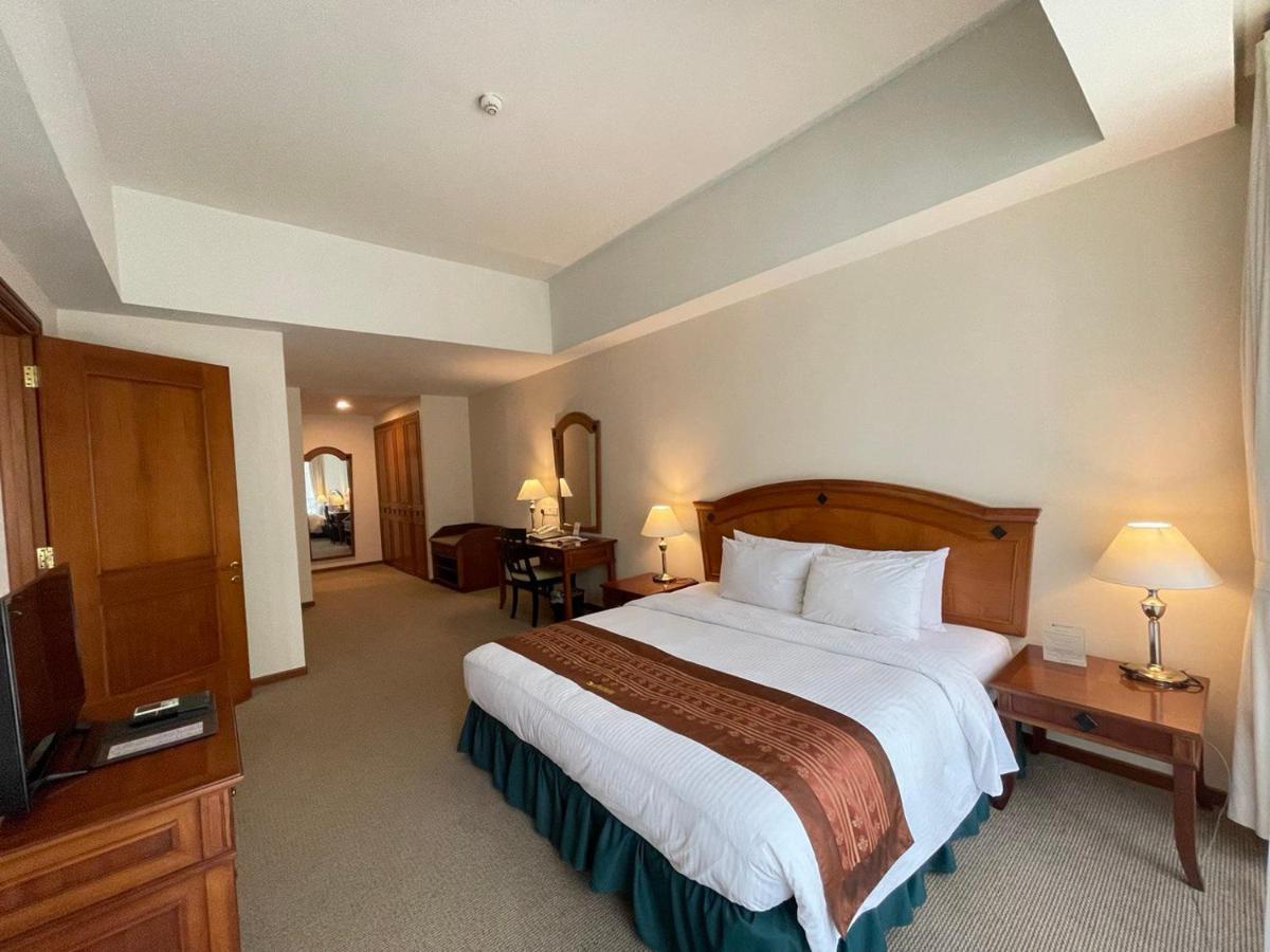 Himawari Hotel Apartments Phnom Penh Dış mekan fotoğraf