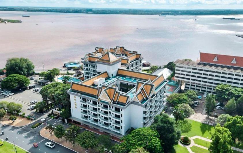 Himawari Hotel Apartments Phnom Penh Dış mekan fotoğraf